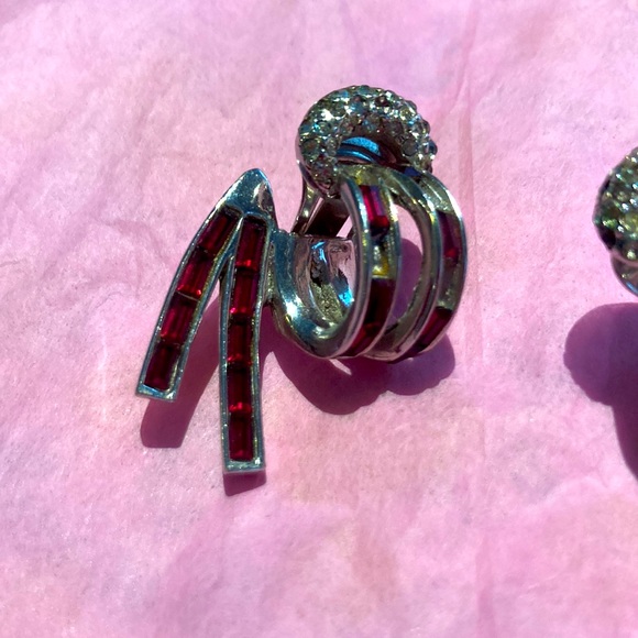 💍 Ruby Red Gemstone Gem Stone Boucher Vintage Clip On Earrings Signed 💗 - Picture 6 of 10